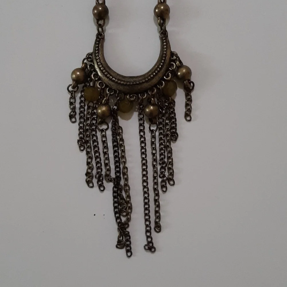 3 pieces of jewelry, 2 necklaces and a bracelet. - Picture 2 of 7